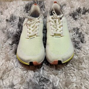 Women’s Flux size 7.5